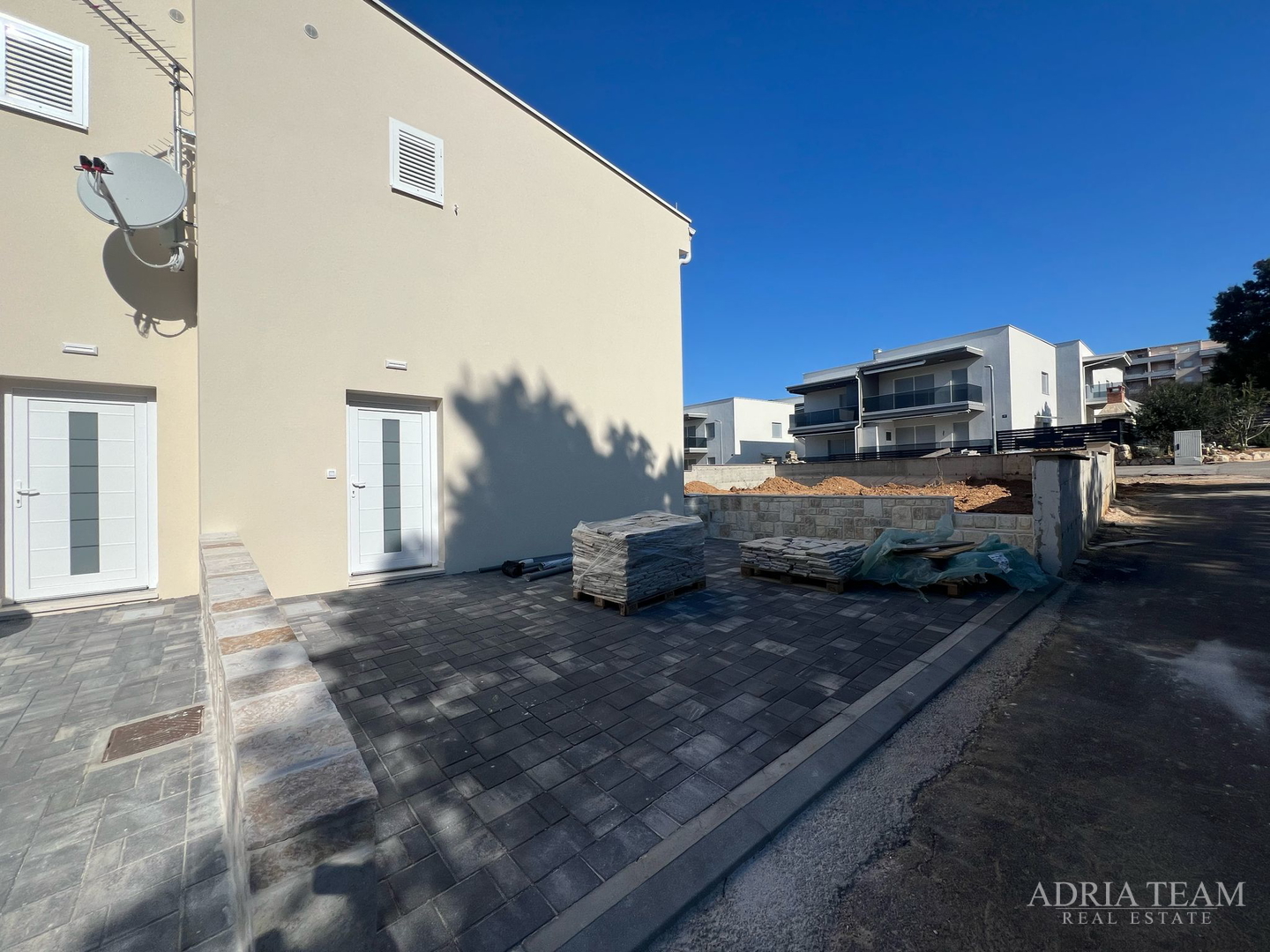 POLOVICA KUĆE S VELIKIM VRTOM - ŠIMUNI, PAG