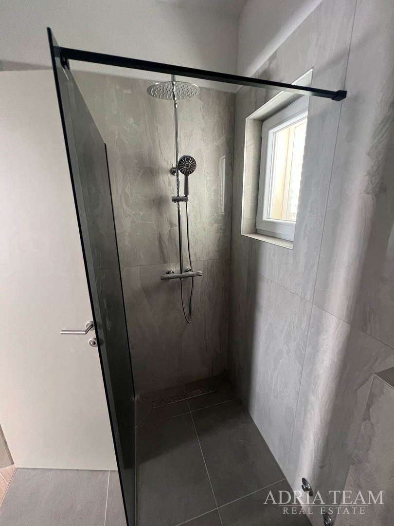 POLOVICA KUĆE S VELIKIM VRTOM - ŠIMUNI, PAG