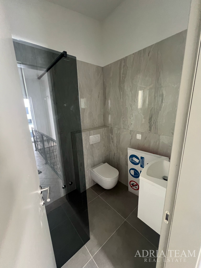 POLOVICA KUĆE S VELIKIM VRTOM - ŠIMUNI, PAG