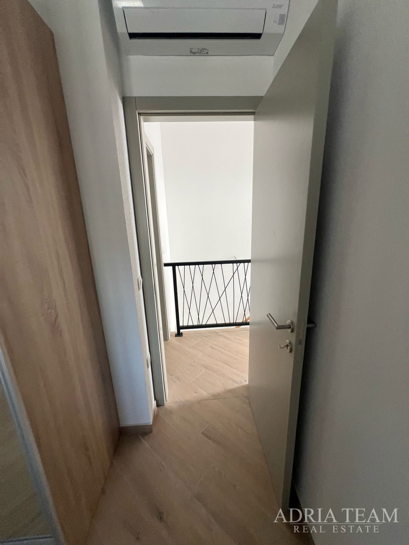 POLOVICA KUĆE S VELIKIM VRTOM - ŠIMUNI, PAG