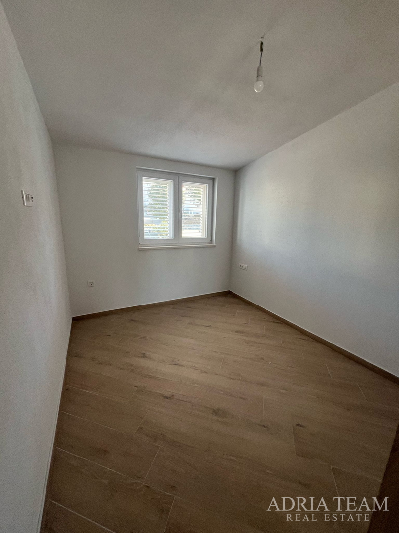 POLOVICA KUĆE S VELIKIM VRTOM - ŠIMUNI, PAG