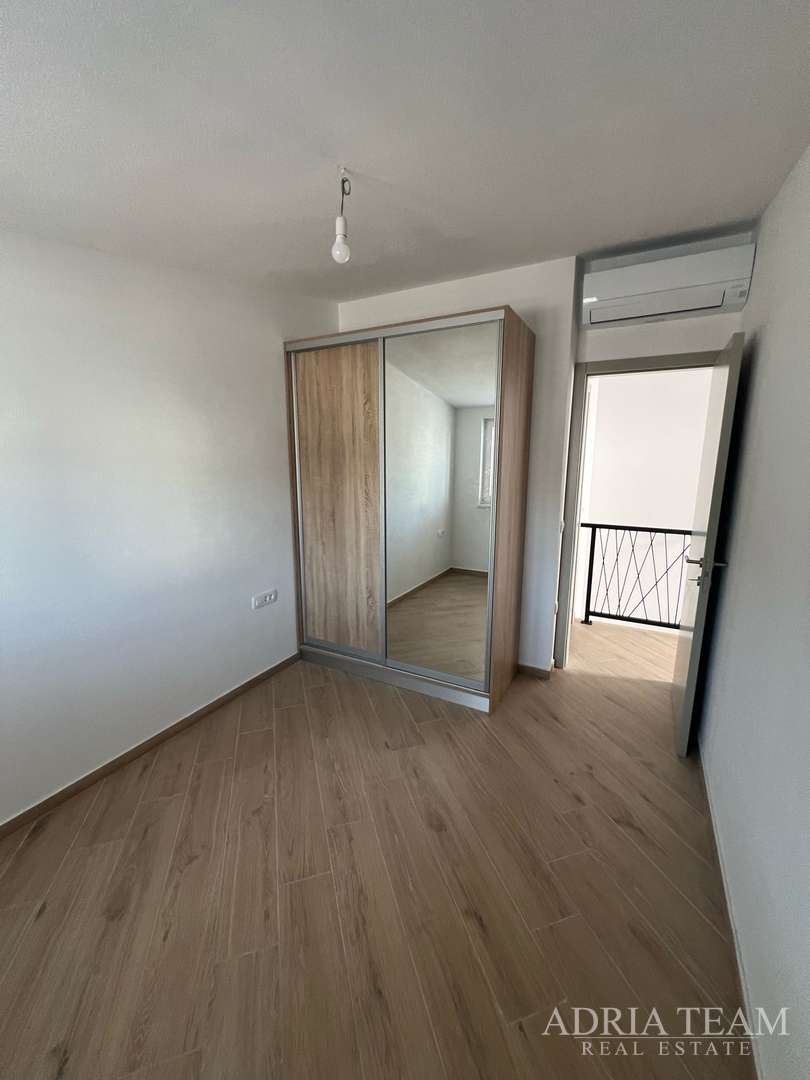 POLOVICA KUĆE S VELIKIM VRTOM - ŠIMUNI, PAG