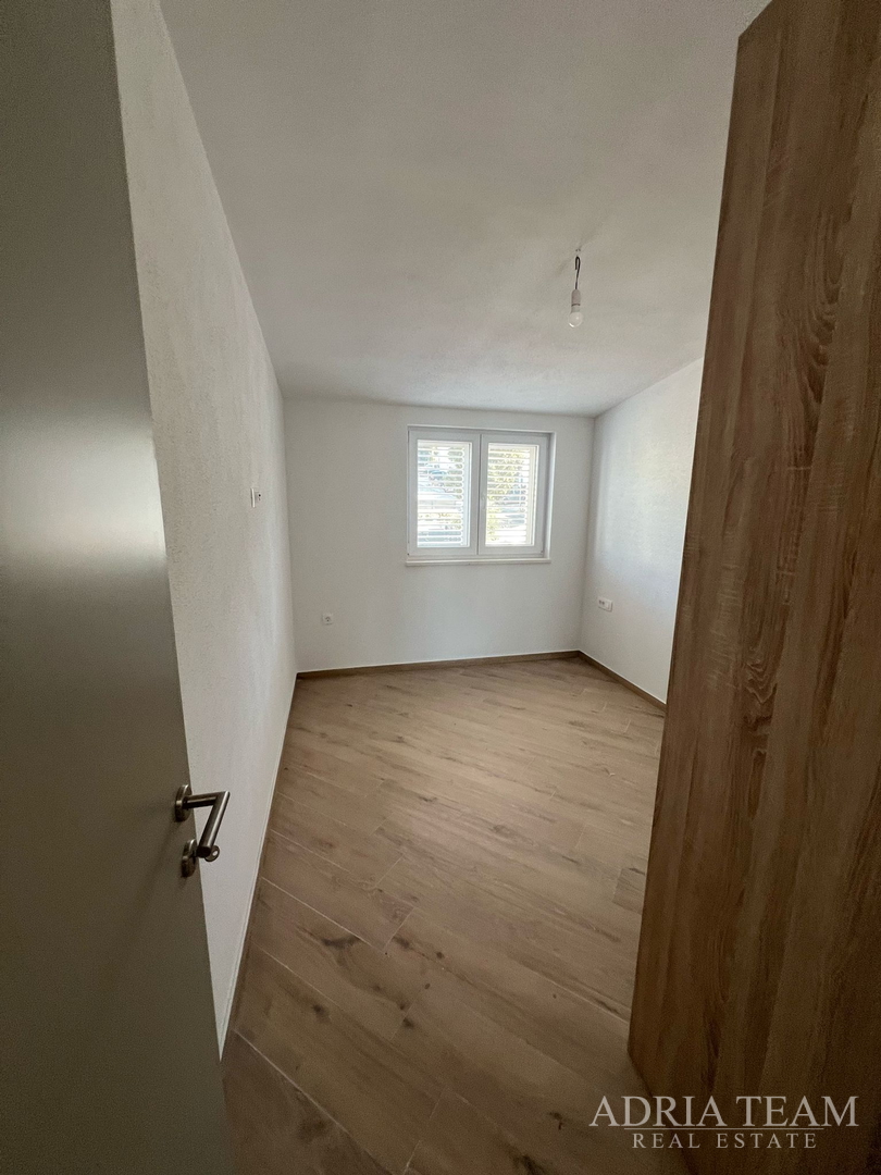 POLOVICA KUĆE S VELIKIM VRTOM - ŠIMUNI, PAG