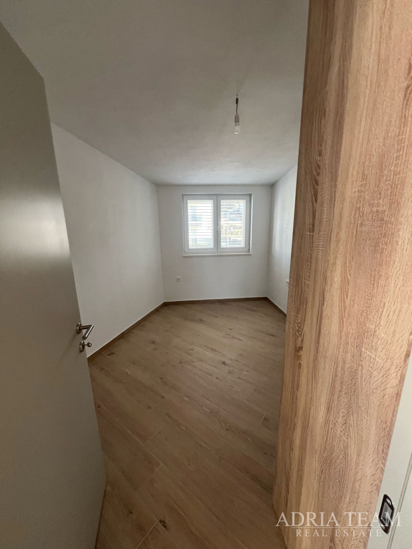 POLOVICA KUĆE S VELIKIM VRTOM - ŠIMUNI, PAG