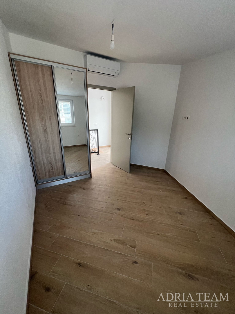 POLOVICA KUĆE S VELIKIM VRTOM - ŠIMUNI, PAG