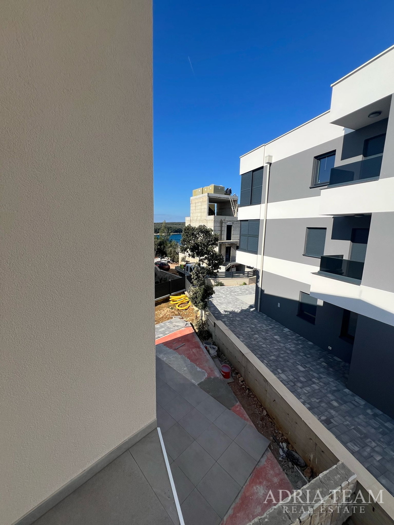 POLOVICA KUĆE S VELIKIM VRTOM - ŠIMUNI, PAG