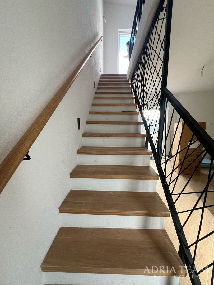 POLOVICA KUĆE S VELIKIM VRTOM - ŠIMUNI, PAG