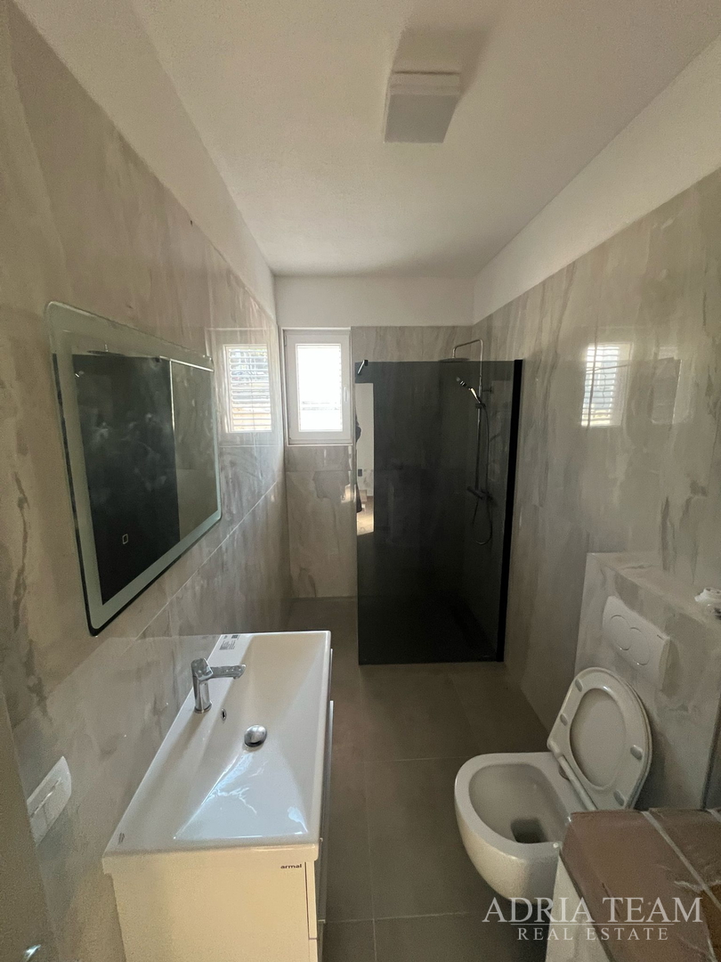 POLOVICA KUĆE S VELIKIM VRTOM - ŠIMUNI, PAG