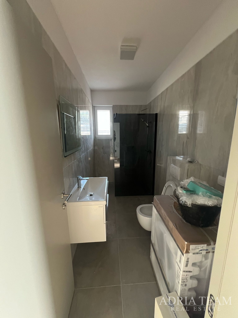 POLOVICA KUĆE S VELIKIM VRTOM - ŠIMUNI, PAG