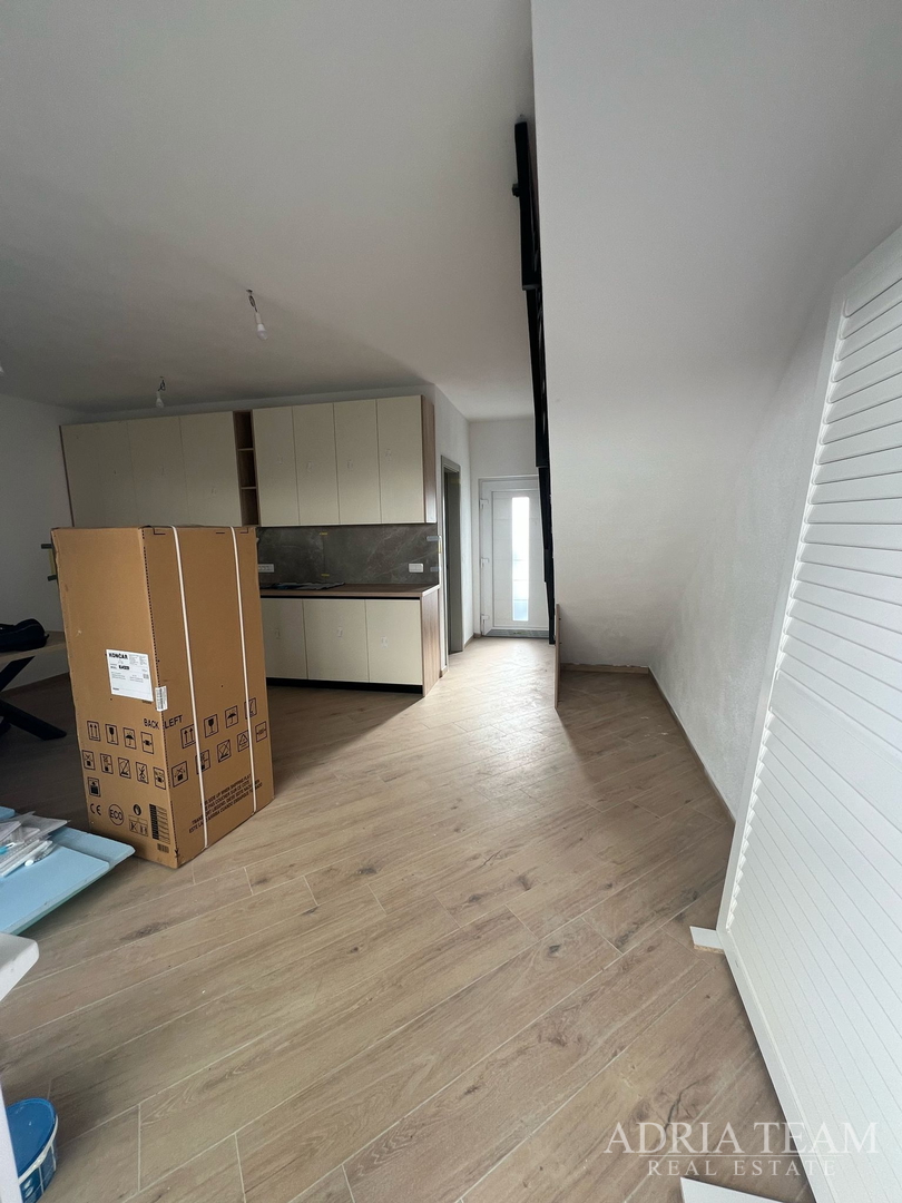 POLOVICA KUĆE S VELIKIM VRTOM - ŠIMUNI, PAG