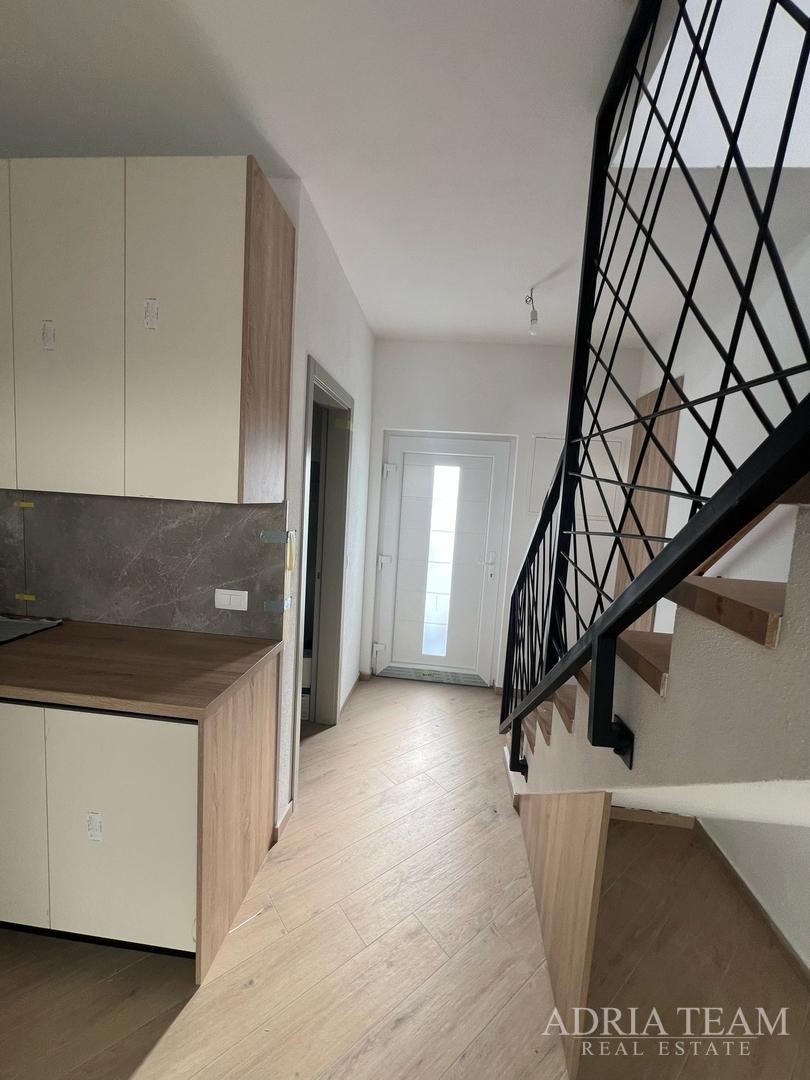 POLOVICA KUĆE S VELIKIM VRTOM - ŠIMUNI, PAG