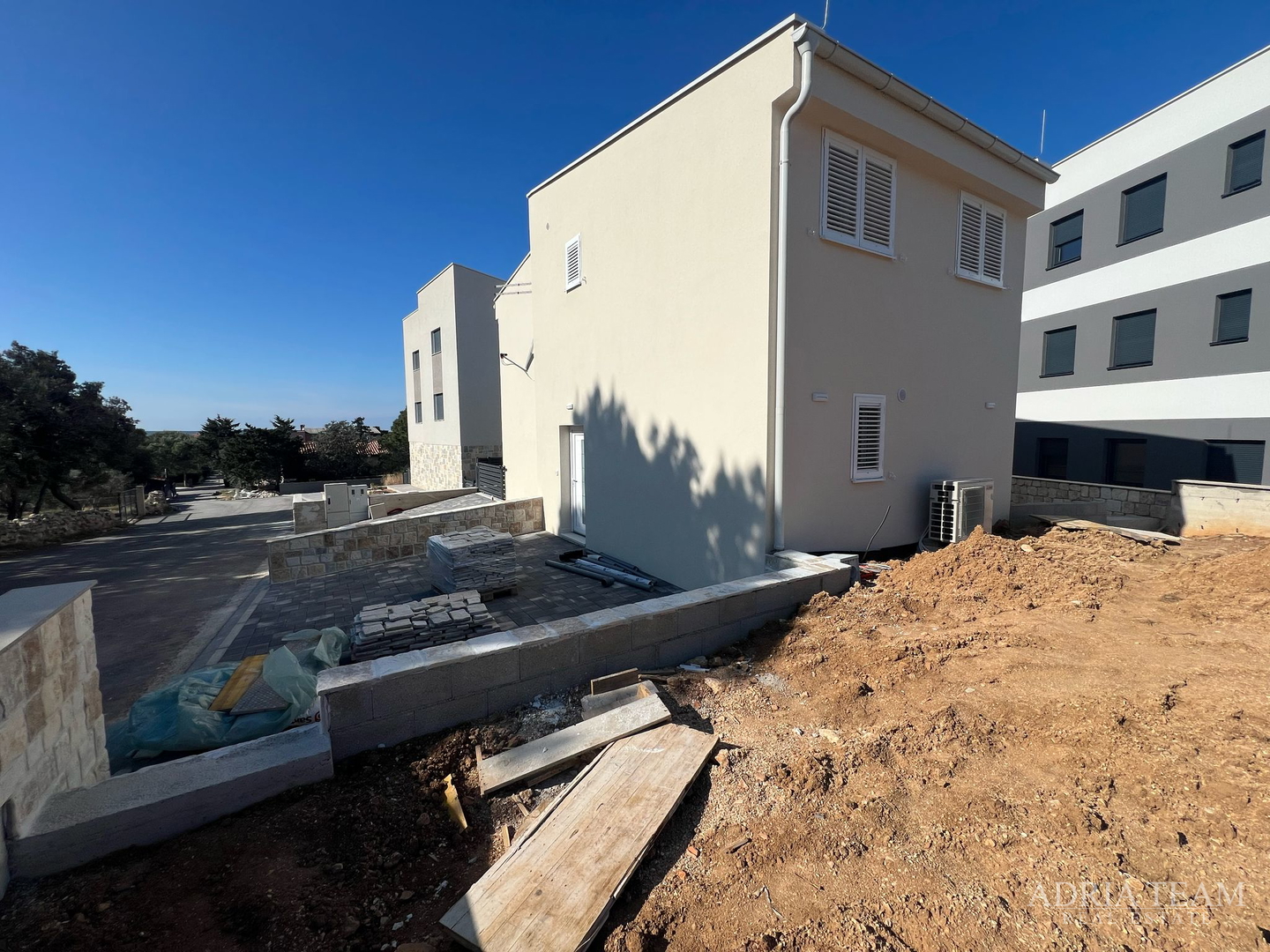 POLOVICA KUĆE S VELIKIM VRTOM - ŠIMUNI, PAG