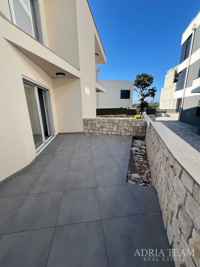 POLOVICA KUĆE S VELIKIM VRTOM - ŠIMUNI, PAG