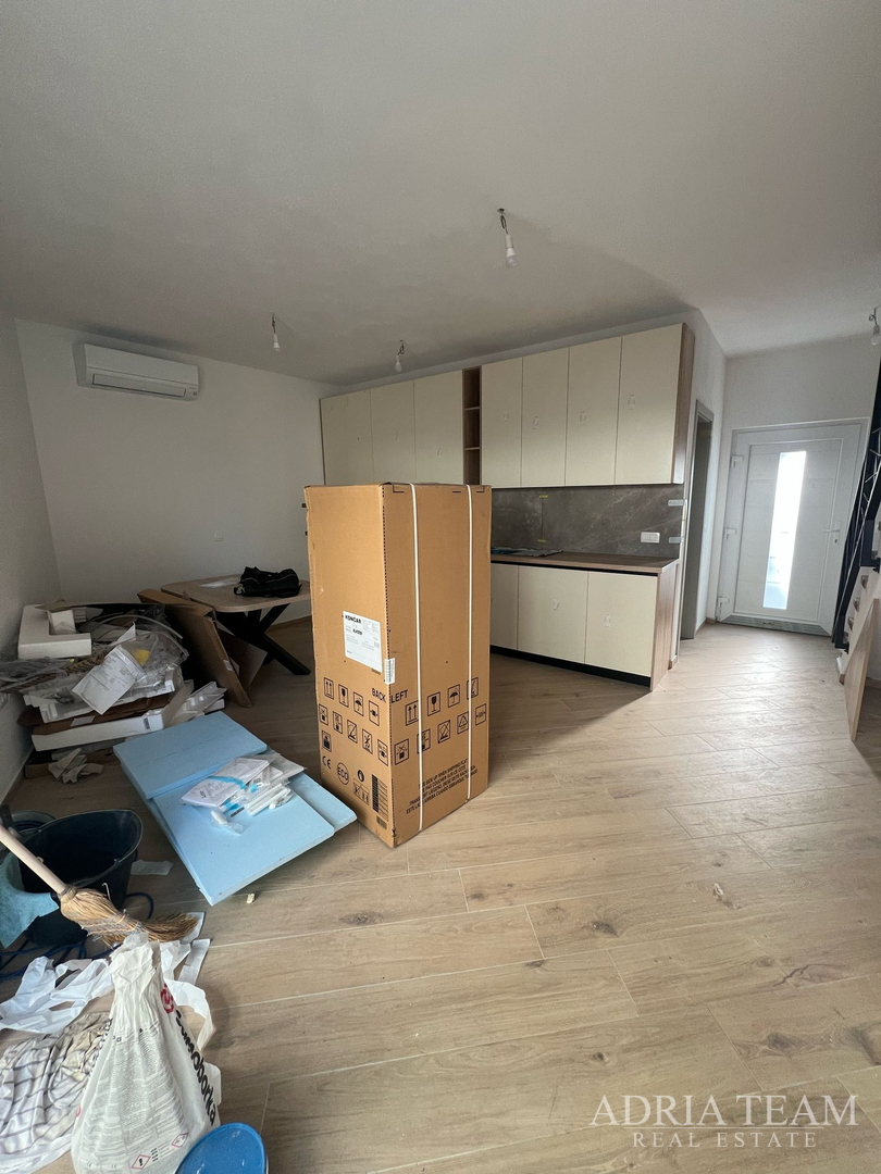 POLOVICA KUĆE S VELIKIM VRTOM - ŠIMUNI, PAG