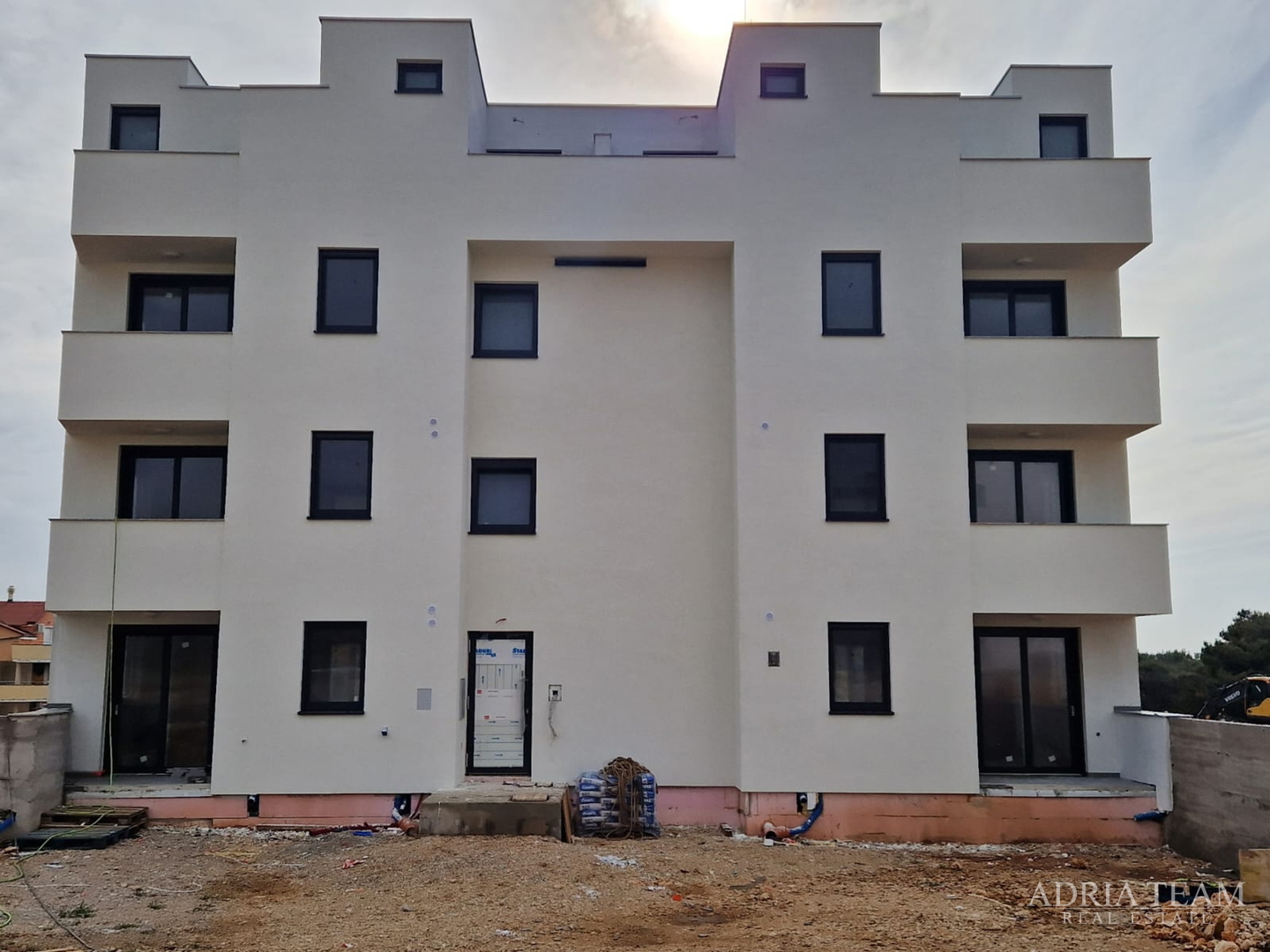 APARTMENTS IN A RESIDENTIAL BUILDING IN NEW CONSTRUCTION, 270 m FROM THE SEA - POVLJANA, PAG