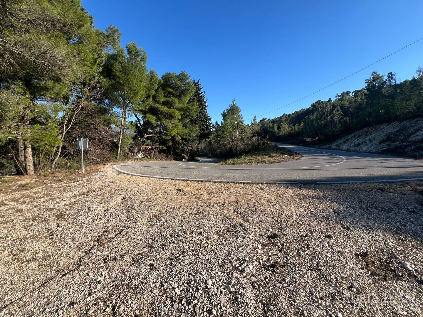 KUĆA S TRI STAMBENE JEDINICE, POGLED NA MORE I VELEBIT - DONJI KARIN