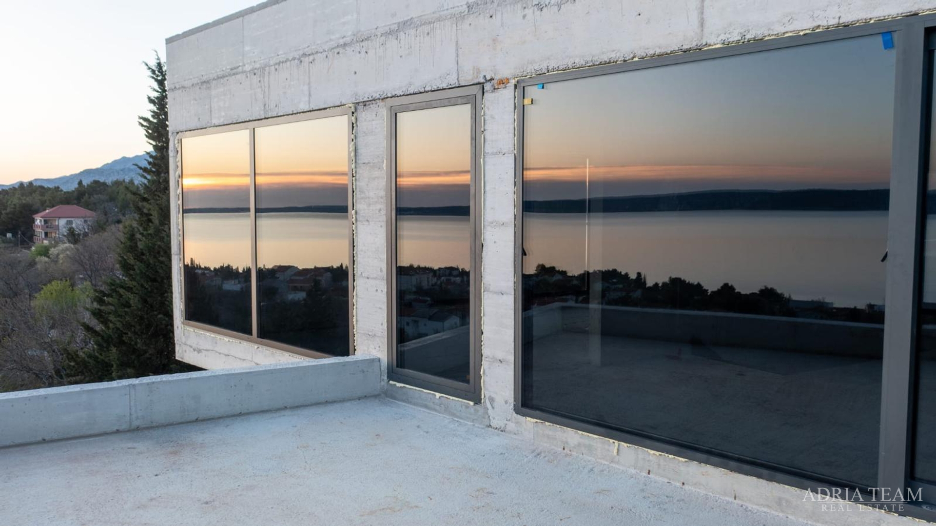 JEDINSTVENO NA TRŽIŠTU!! LUKSUZNA VILA S BAZENOM I OTVORENIM POGLEDOM NA MORE, STARIGRAD - PAKLENICA