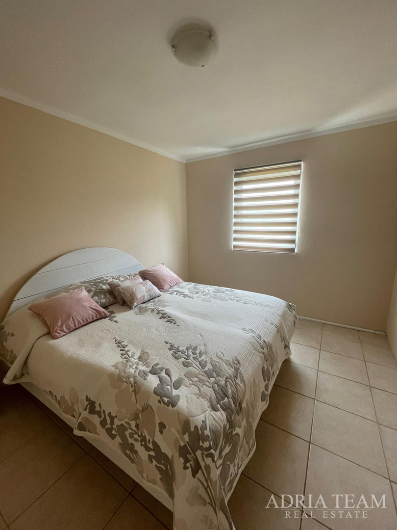 Einfamilienhaus mit großem Grundstück und zwei Wohneinheiten - Mali Vareški, Marčana