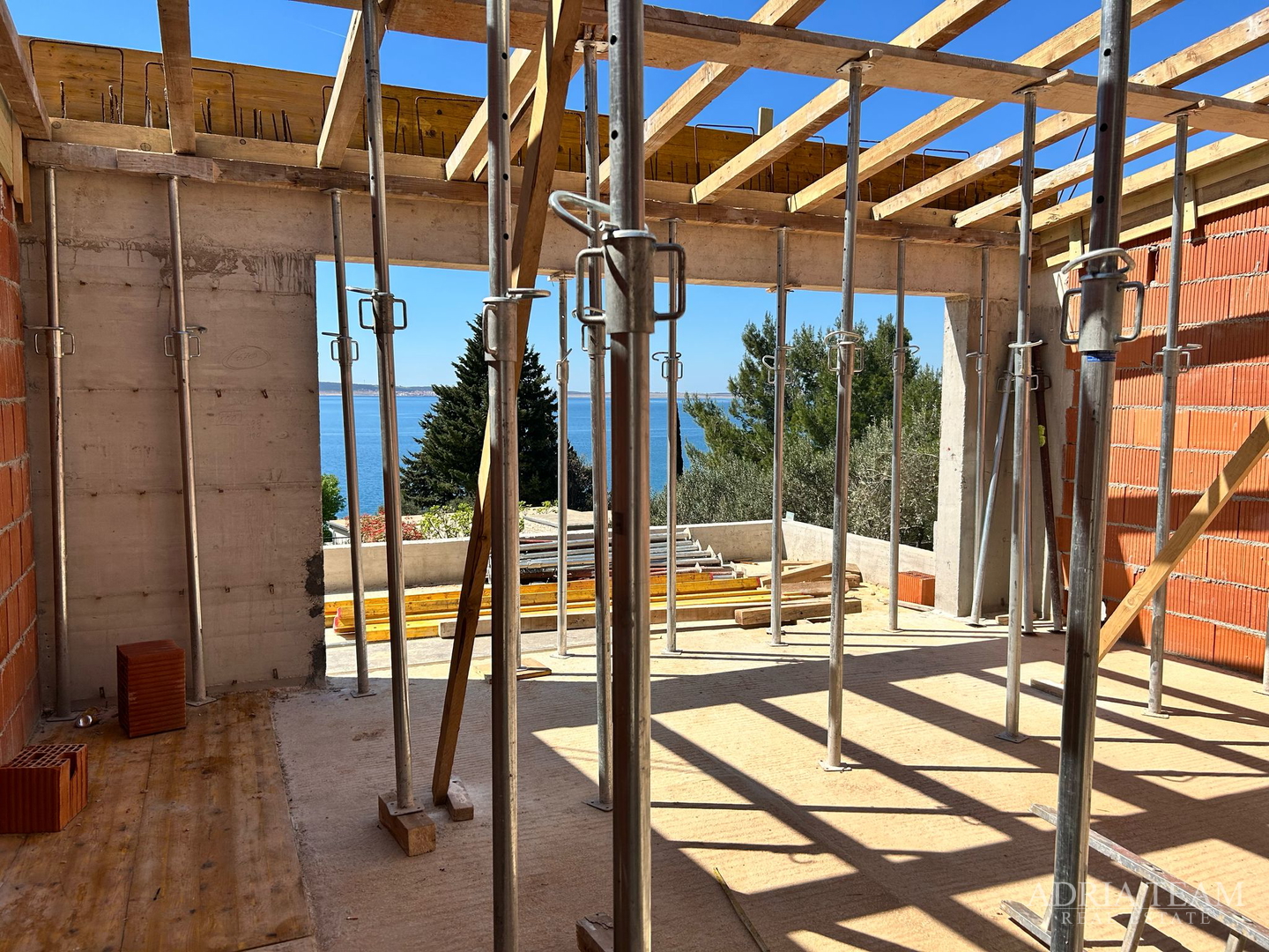 VILLA, 60 M FROM THE SEA, NEW CONSTRUCTION - OLD TOWN