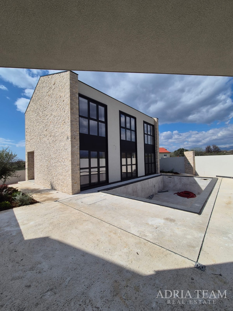 HAUS MIT SOMMERKÜCHE UND SCHWIMMPOOL, NEUBAU - VISOČANE