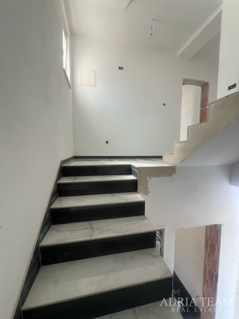 DVIJE KUĆE S BAZENOM - VIR