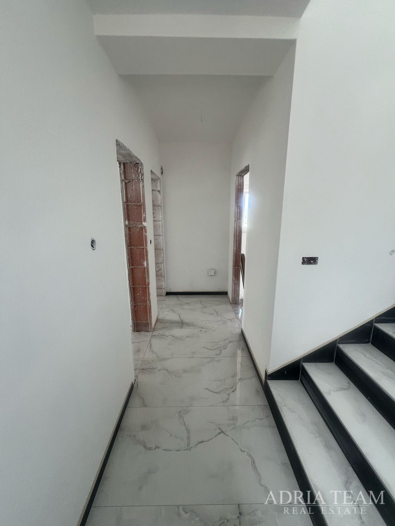 DVIJE KUĆE S BAZENOM - VIR