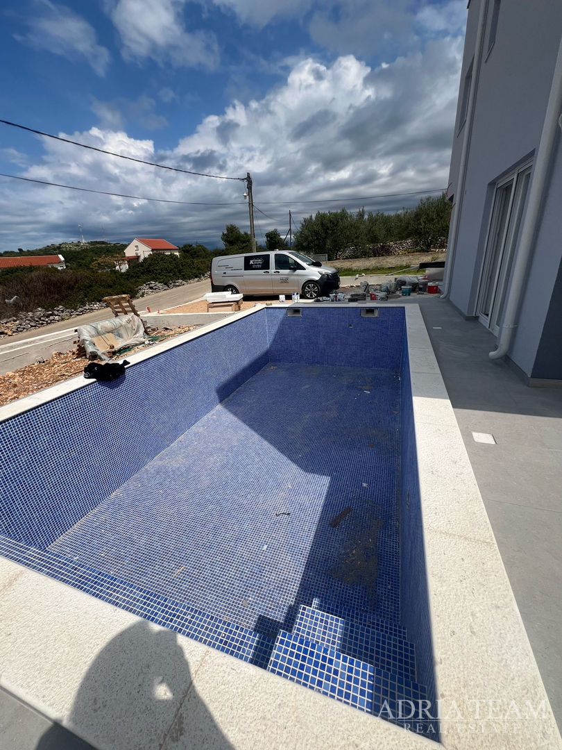 DVIJE KUĆE S BAZENOM - VIR