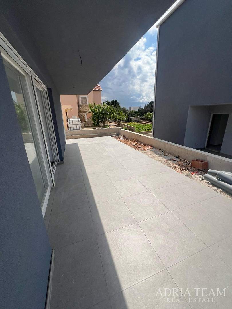 DVIJE KUĆE S BAZENOM - VIR