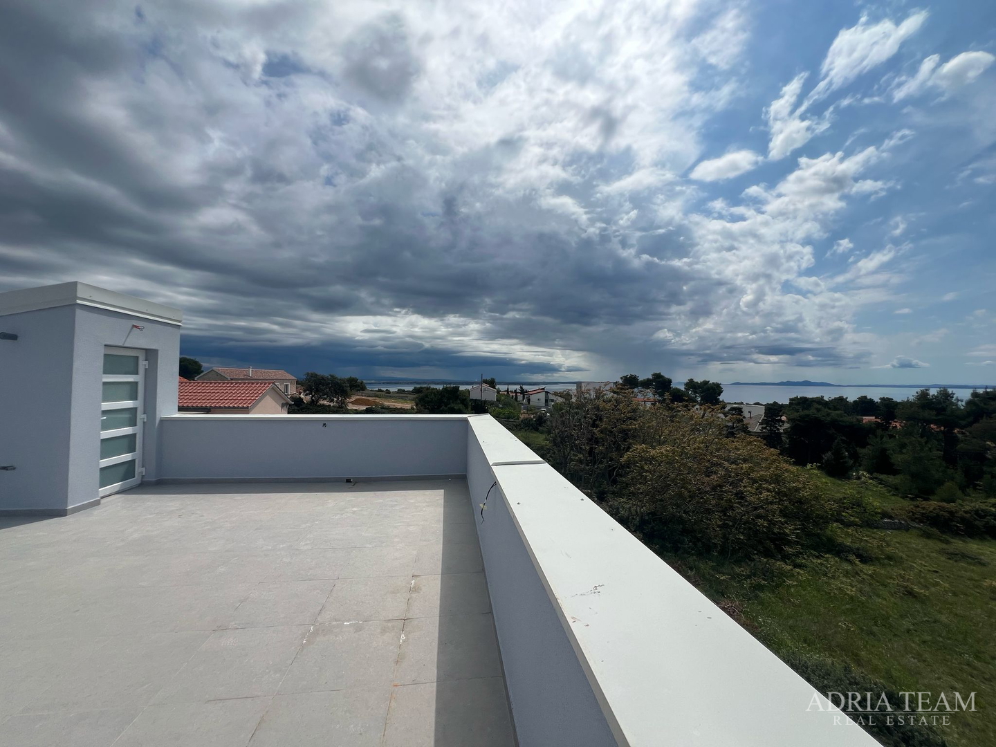 DVIJE KUĆE S BAZENOM - VIR