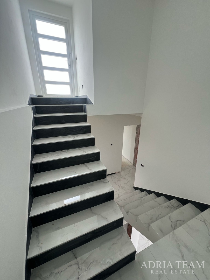 DVIJE KUĆE S BAZENOM - VIR