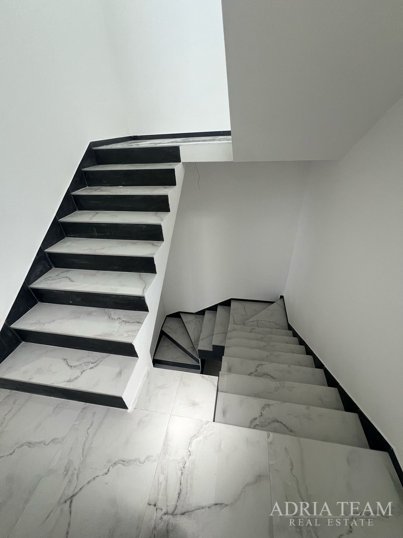 DVIJE KUĆE S BAZENOM - VIR