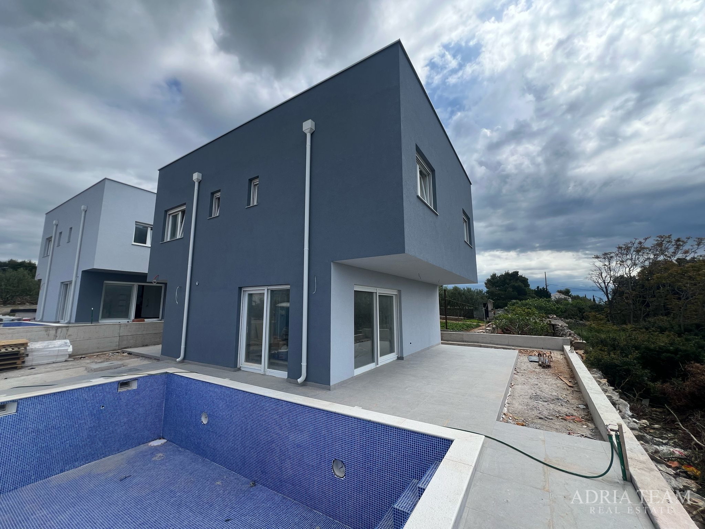 DVIJE KUĆE S BAZENOM - VIR