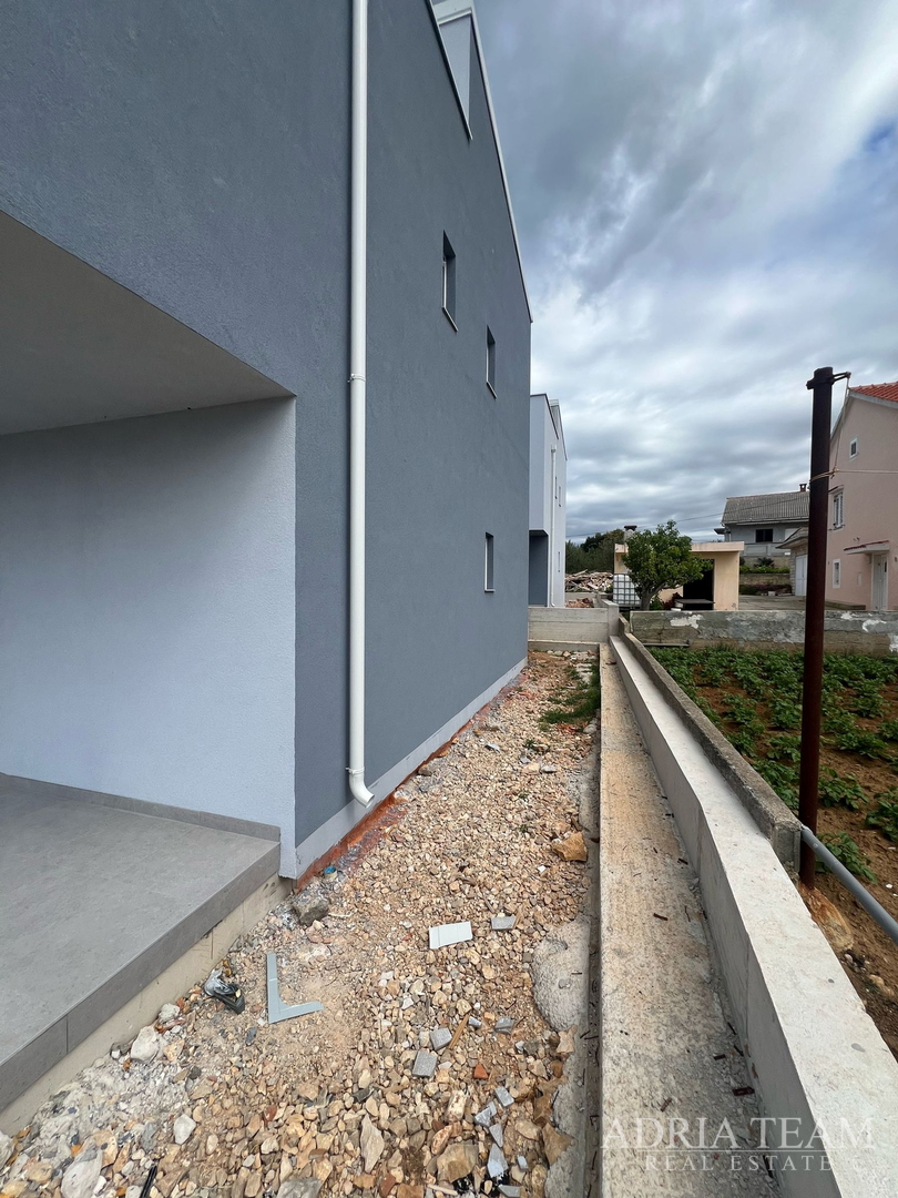 DVIJE KUĆE S BAZENOM - VIR