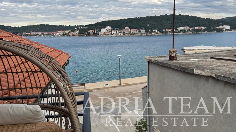 STUDIO APARTMENT IN THE FIRST ROW TO THE SEA (6 m), NEW BUILD - TISNO