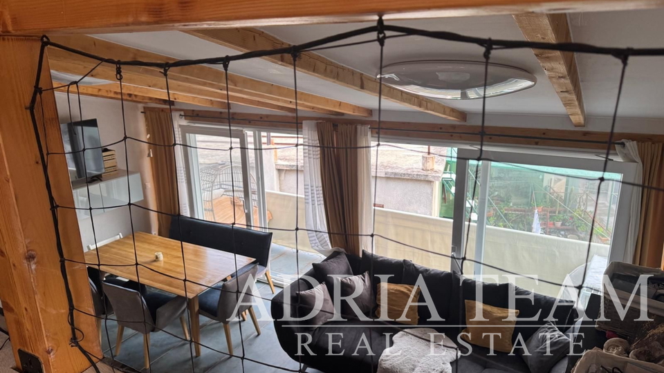 STUDIO APARTMENT IN THE FIRST ROW TO THE SEA (6 m), NEW BUILD - TISNO