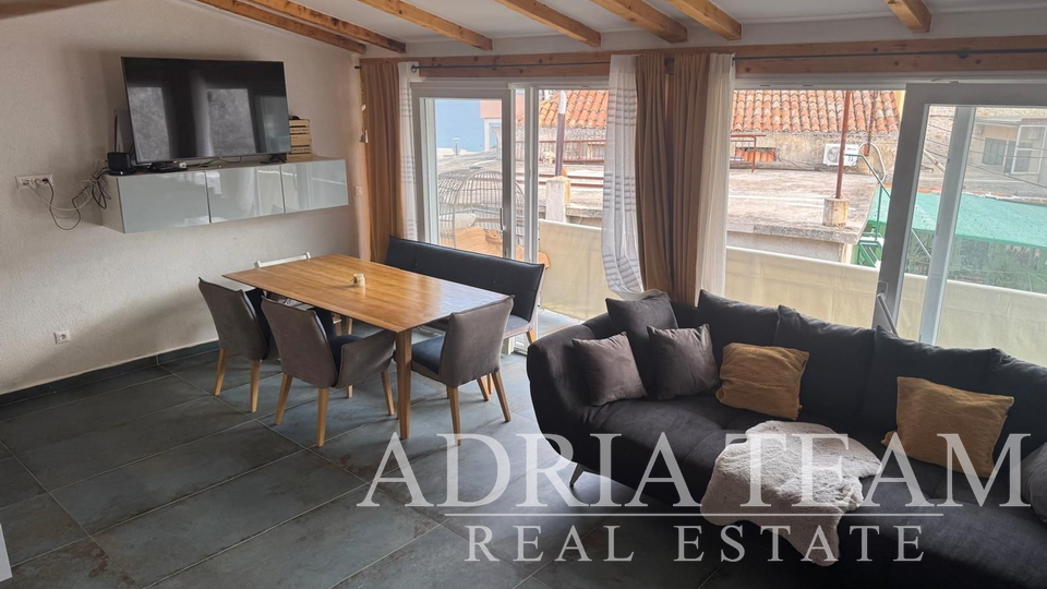 STUDIO APARTMENT IN THE FIRST ROW TO THE SEA (6 m), NEW BUILD - TISNO