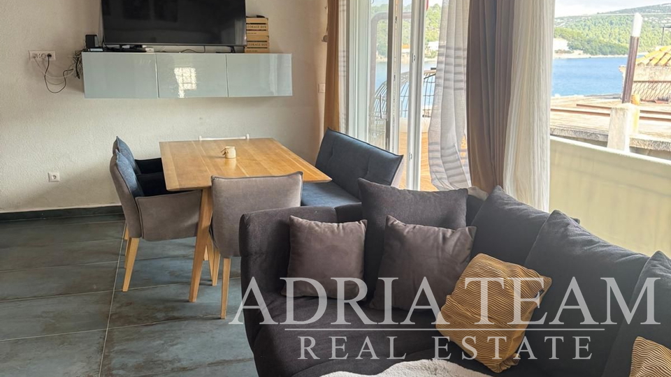 STUDIO APARTMENT IN THE FIRST ROW TO THE SEA (6 m), NEW BUILD - TISNO