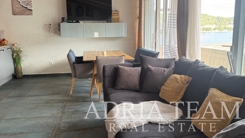 STUDIO APARTMENT IN THE FIRST ROW TO THE SEA (6 m), NEW BUILD - TISNO