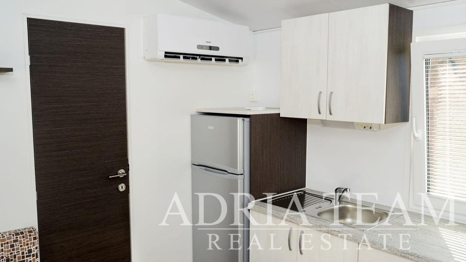 APARTMAN U SUTERENU S BAZENOM I VELIKIM VRTOM - PRIVLAKA
