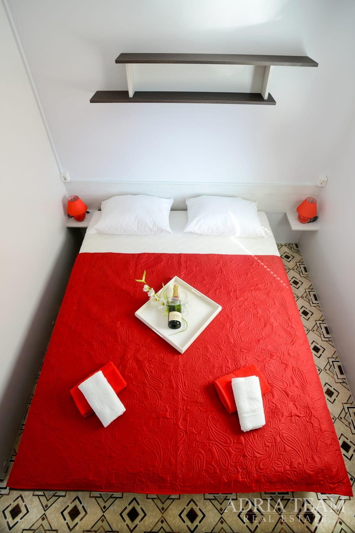 Apartment im Untergeschoss mit Pool und großem Garten - Privlaka