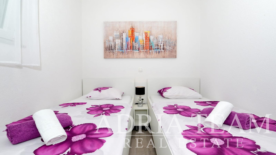 APARTMAN U SUTERENU S BAZENOM I VELIKIM VRTOM - PRIVLAKA
