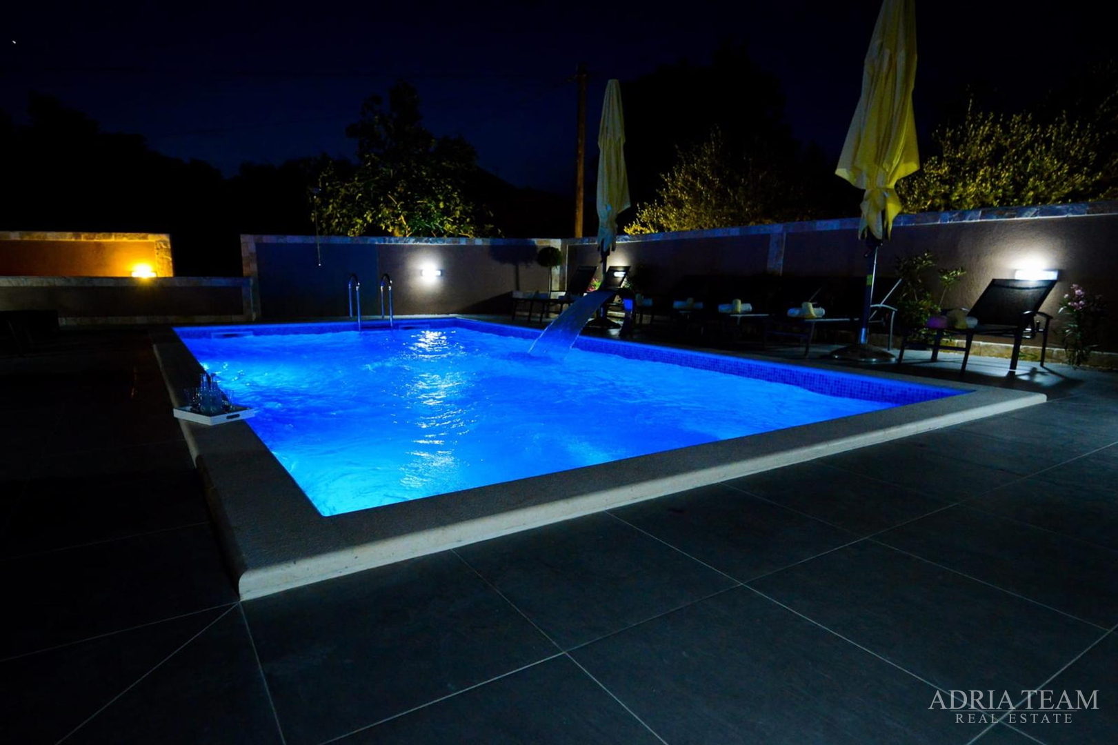 Apartment im Untergeschoss mit Pool und großem Garten - Privlaka