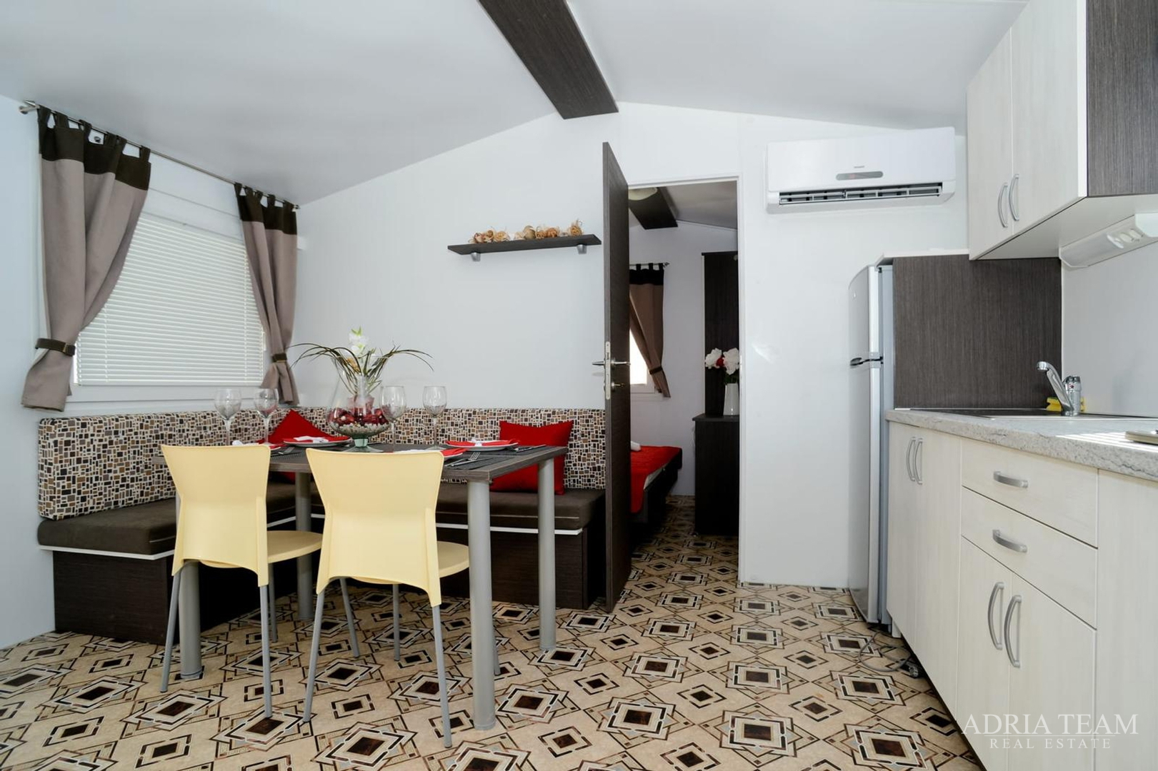 Apartment im Untergeschoss mit Pool und großem Garten - Privlaka