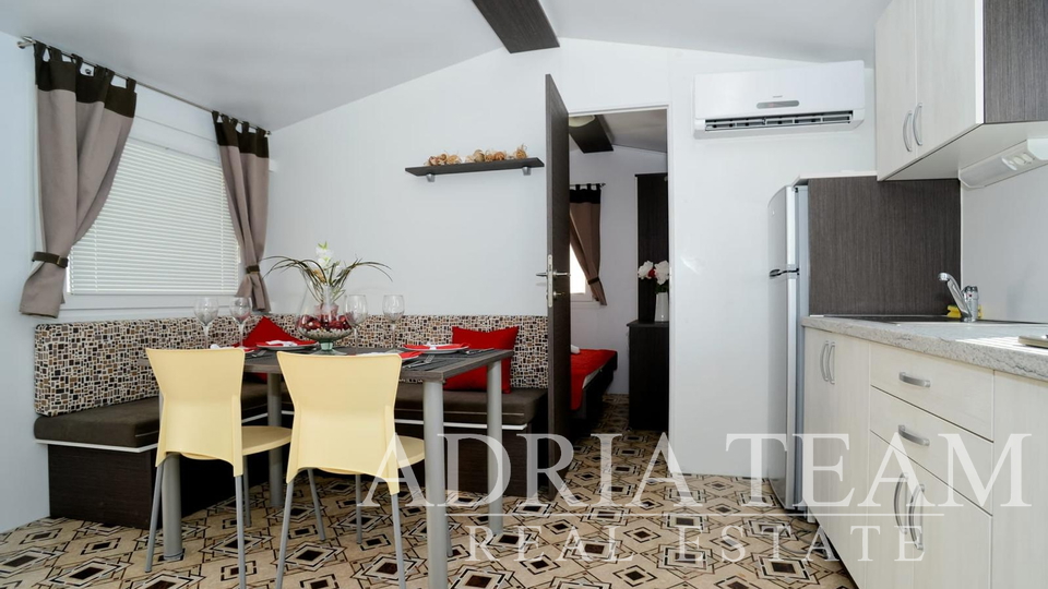 APARTMAN U SUTERENU S BAZENOM I VELIKIM VRTOM - PRIVLAKA