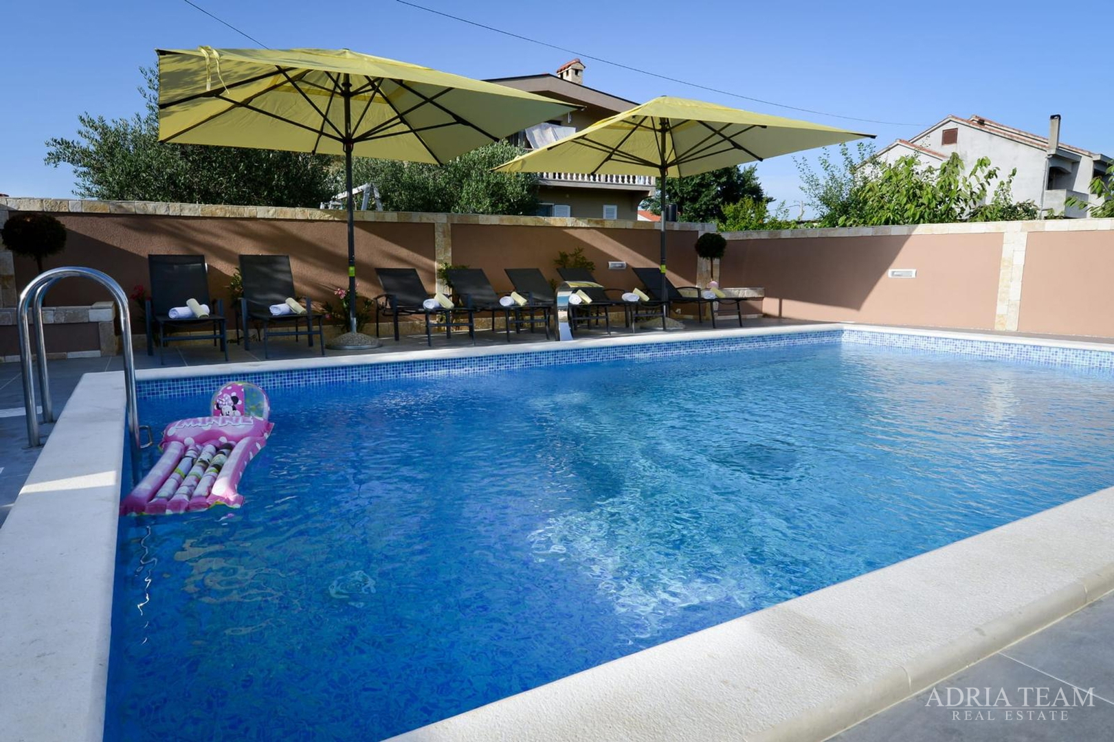 Apartment im Untergeschoss mit Pool und großem Garten - Privlaka