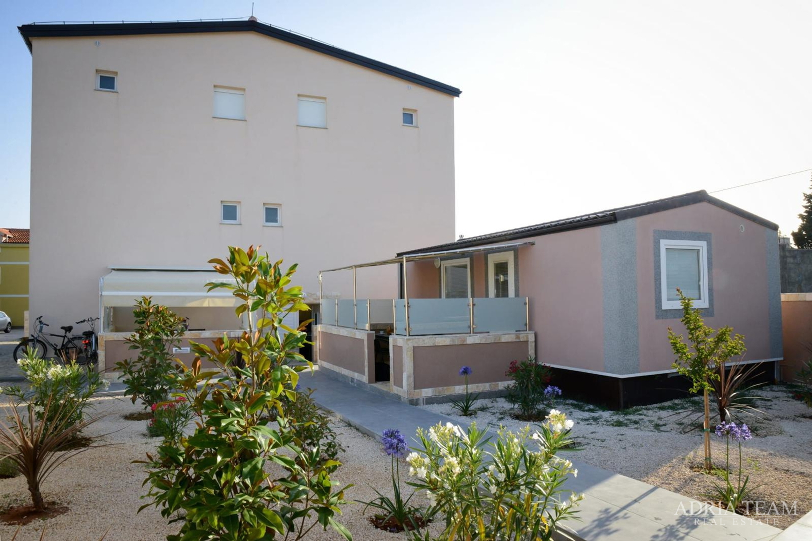 Apartment im Untergeschoss mit Pool und großem Garten - Privlaka