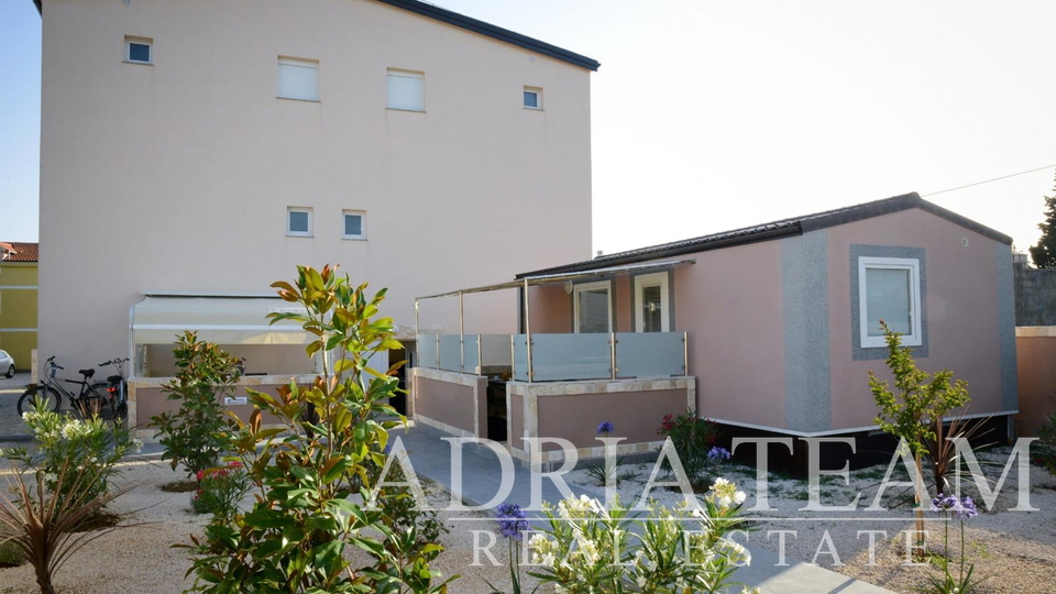 APARTMAN U SUTERENU S BAZENOM I VELIKIM VRTOM - PRIVLAKA