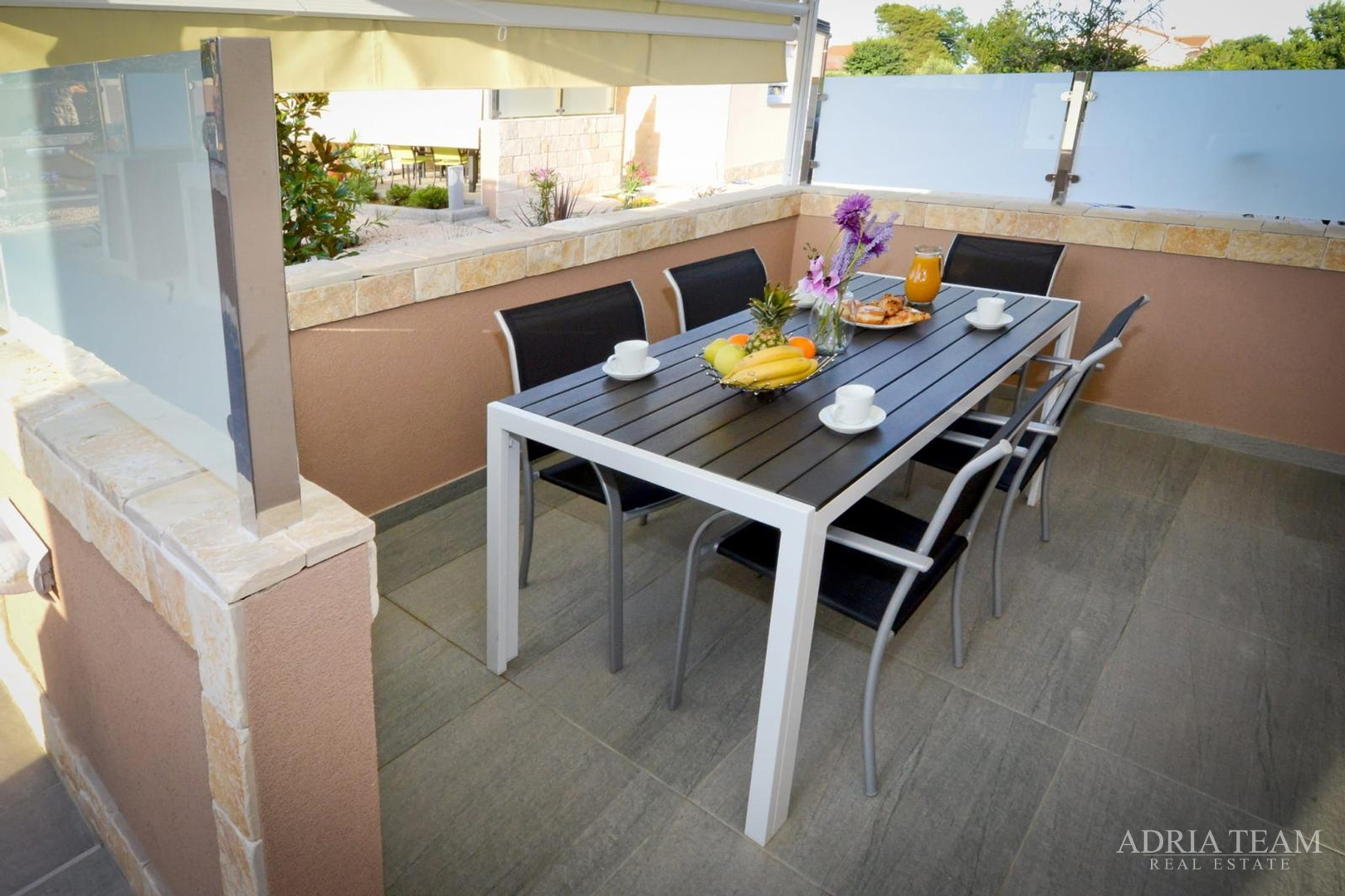 Apartment im Untergeschoss mit Pool und großem Garten - Privlaka