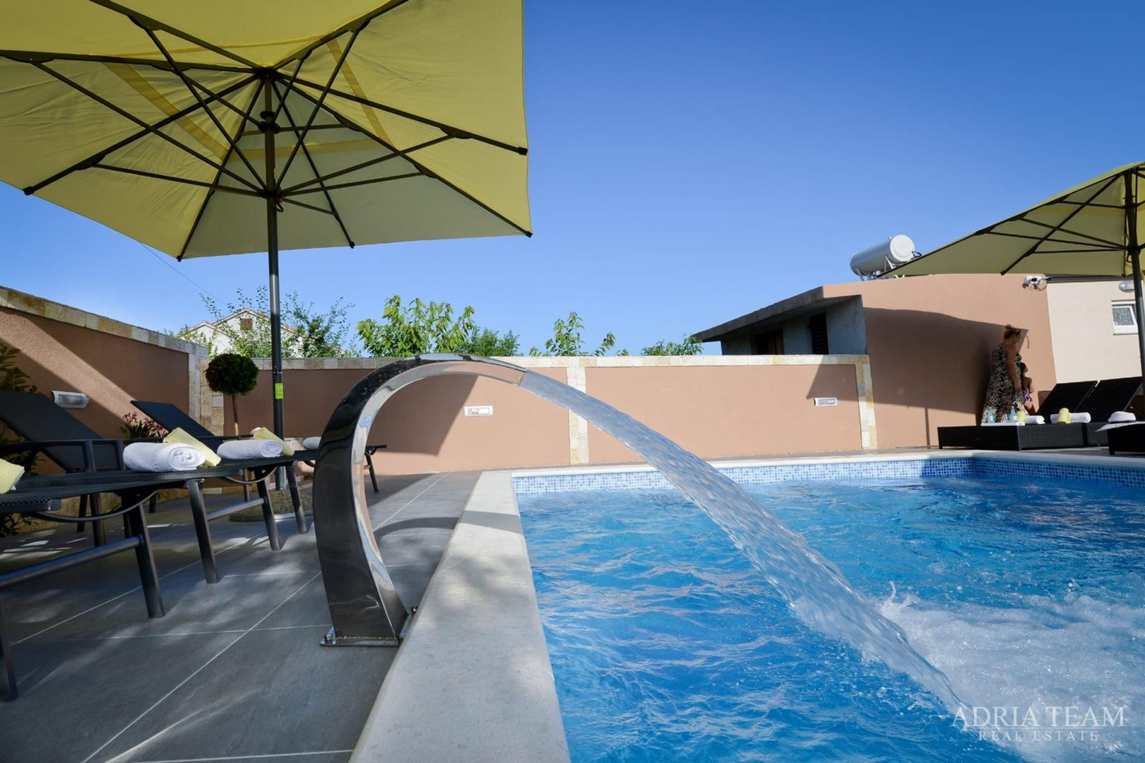 Apartment im Untergeschoss mit Pool und großem Garten - Privlaka