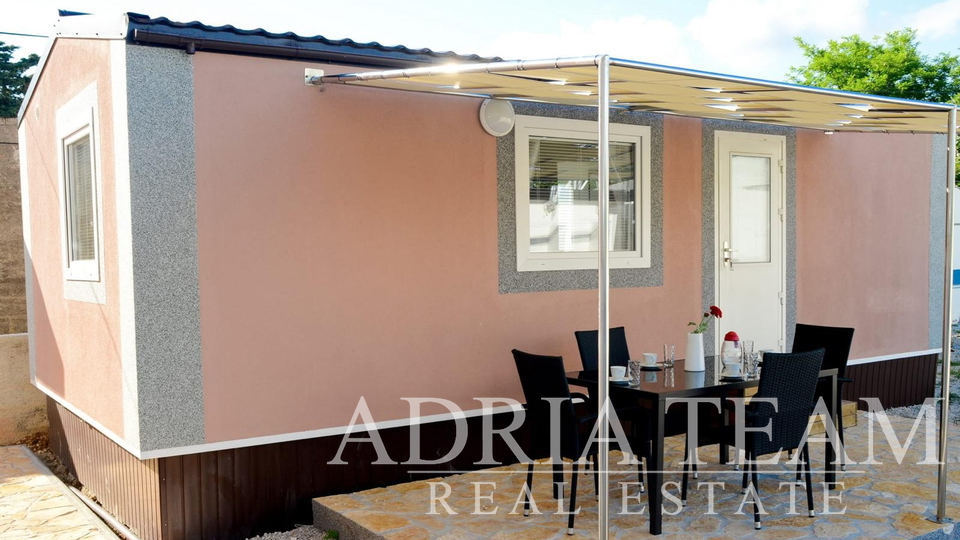 APARTMAN U SUTERENU S BAZENOM I VELIKIM VRTOM - PRIVLAKA